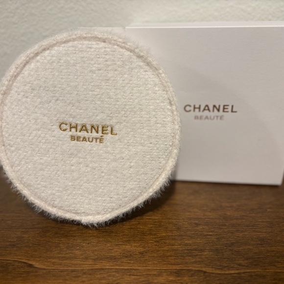 Chanel Beauté Cream Makeup Pouch - Picture 1 of 6